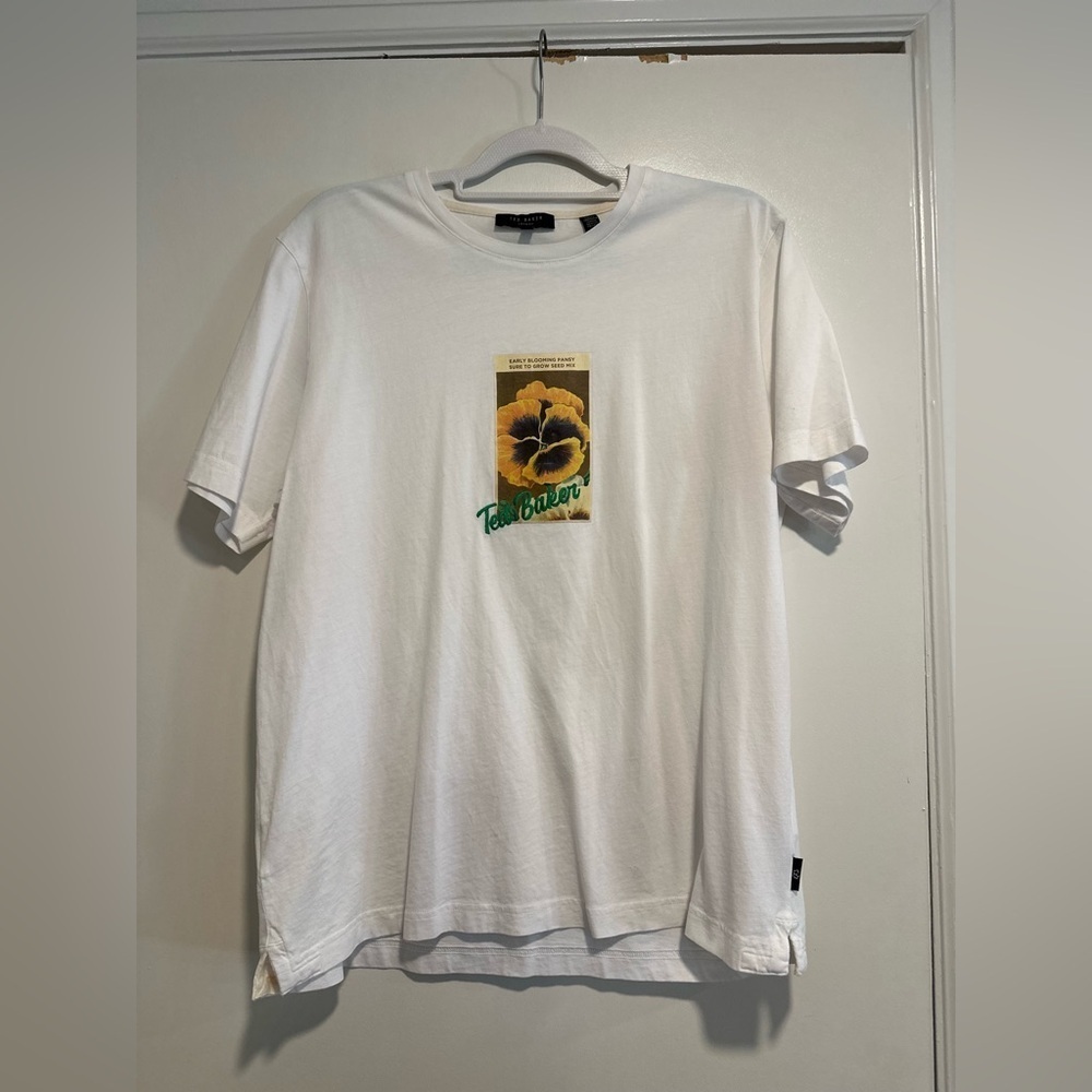 Ted Baker Men’s White T-Shirt Size: 4 Flower Pansy. Embroidered Logo.